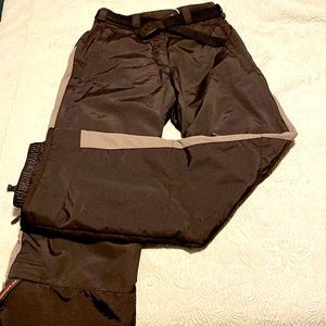 Columbia Convert ski pants black with gray stripes down the outside of the legs